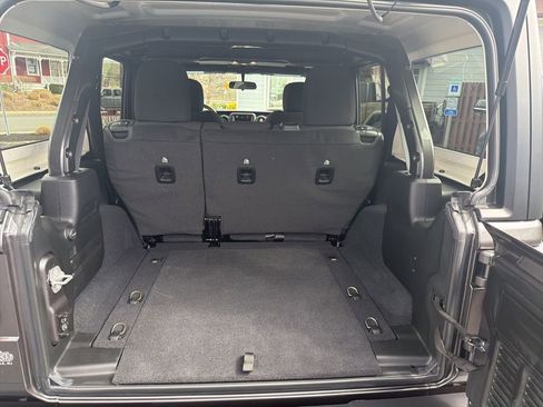 Used 2022 Jeep Wrangler Unlimited Sport image 7