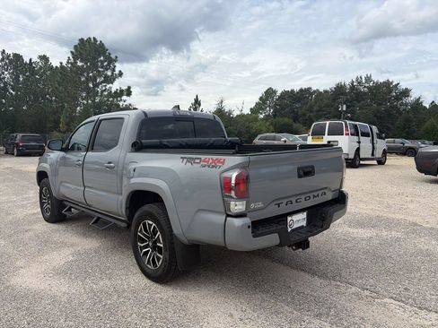 Used 2020 Toyota Tacoma TRD Sport w/ TRD Premium Sport Package AWD/4WD image 4