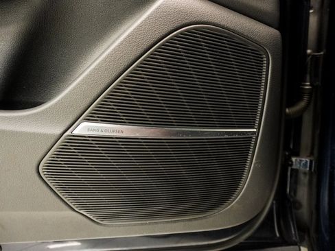 Used 2023 Audi Q8 Prestige w/ Prestige Package image 22