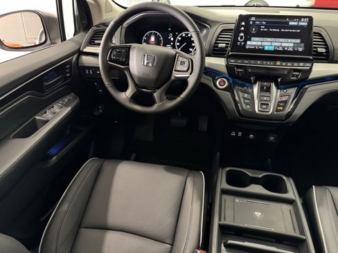 New 2026 Honda Odyssey Touring image 7