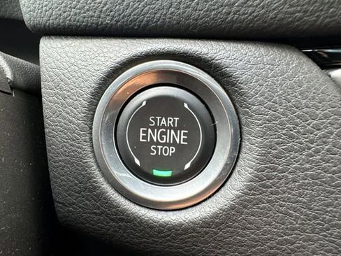 Used 2024 Cadillac XT4 Premium Luxury image 35