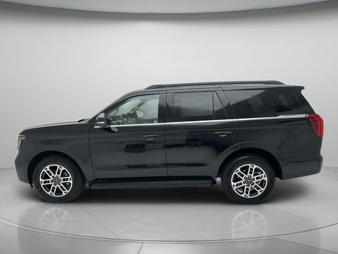 Used 2025 Ford Expedition Active AWD/4WD image 6