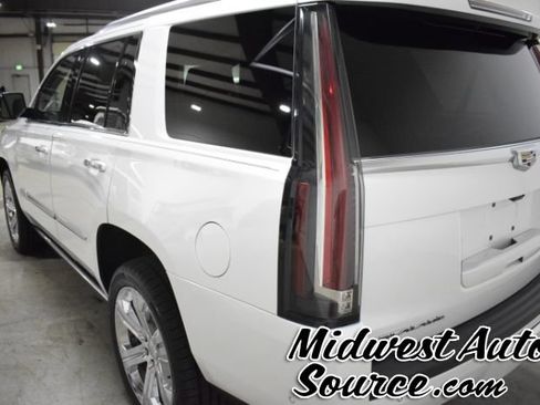 Used 2019 Cadillac Escalade Premium Luxury AWD/4WD image 3
