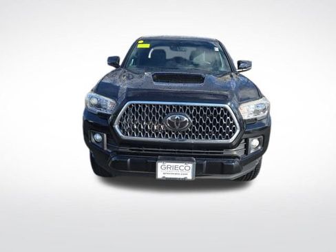 Used 2019 Toyota Tacoma TRD Sport image 2