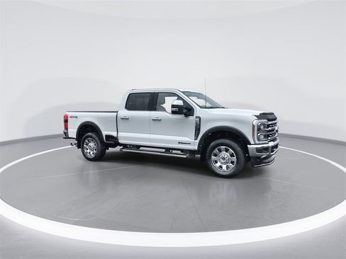 Used 2024 Ford F250 Lariat w/ Chrome Package image 2