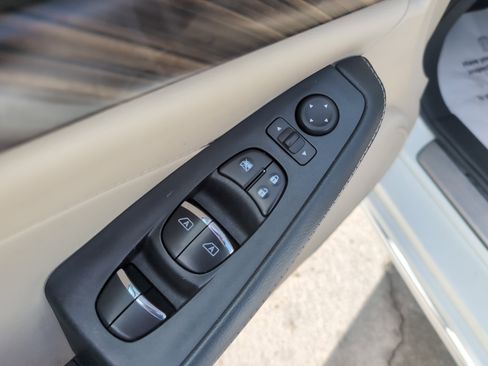 Used 2018 Nissan Maxima Platinum image 15