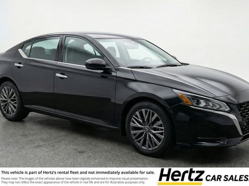 Used 2025 Nissan Altima 2.5 SV image 1