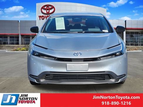 Used 2026 Toyota Prius LE FWD image 2