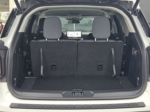 New 2025 Ford Explorer Active image 8