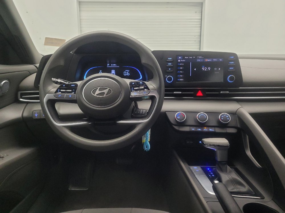 Used 2024 Hyundai Elantra SE FWD image 22