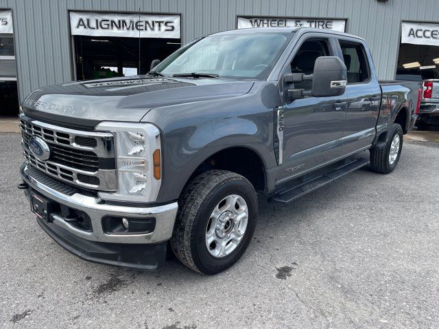 Used 2025 Ford F250 XLT AWD/4WD image 3