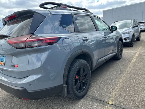 Used 2026 Nissan Rogue SV AWD/4WD image 3