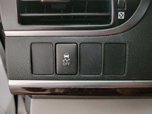 Used 2013 Toyota Camry XLE image 24