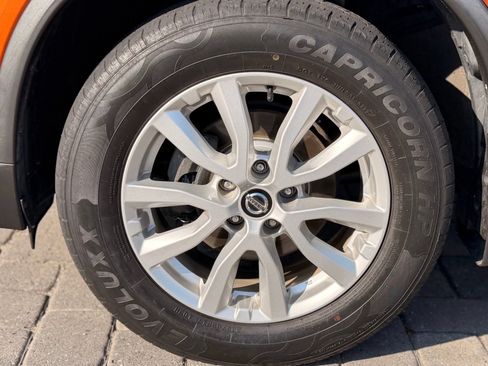 Used 2019 Nissan Rogue SV AWD/4WD image 12