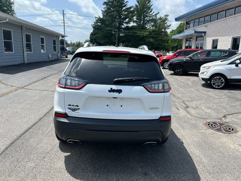 Used 2019 Jeep Cherokee Latitude Plus w/ Cold Weather Group AWD/4WD image 4