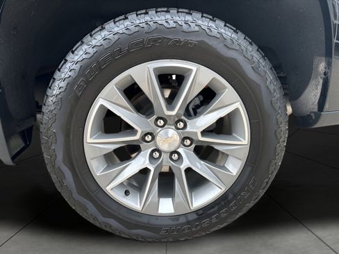 Used 2022 Chevrolet Silverado 1500 High Country w/ Safety Package II image 11