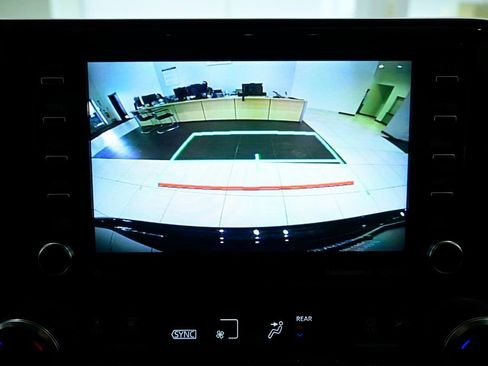 Used 2022 Toyota Highlander XLE image 21