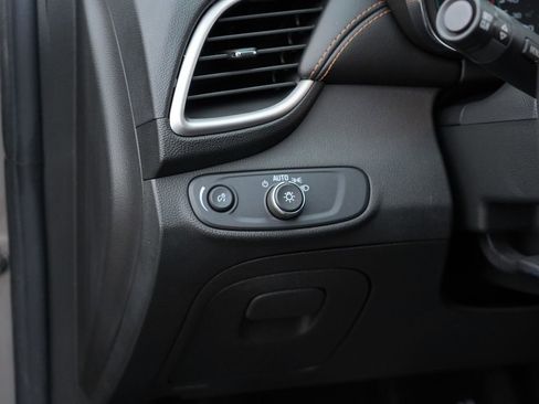 Used 2020 Chevrolet Trax LT w/ LT Convenience Package image 17