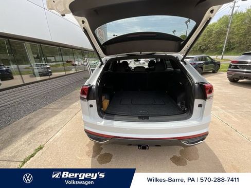 Used 2023 Volkswagen Atlas Cross Sport SE w/ Black Wheel Package AWD/4WD image 16