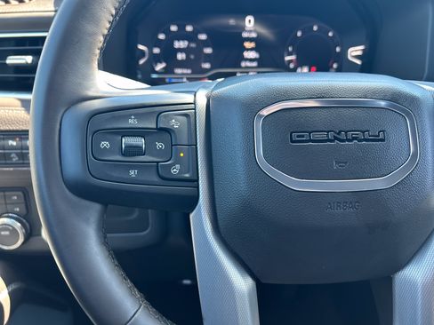 Used 2024 GMC Yukon Denali AWD/4WD image 18