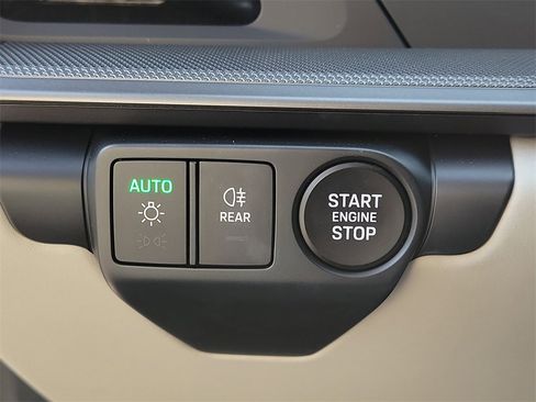 Certified 2025 Porsche 911 Carrera image 39