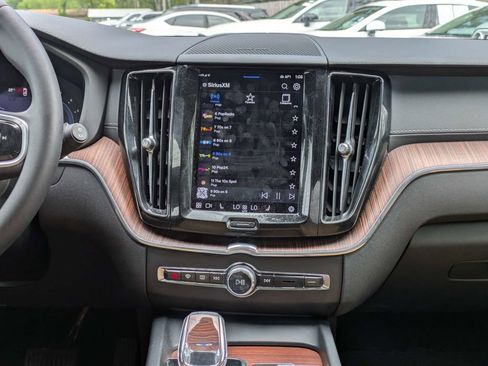 Certified 2023 Volvo XC60 B5 Ultimate AWD/4WD image 21