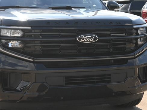 Used 2025 Ford Expedition Max Platinum w/ Stealth Appearance Package AWD/4WD image 29