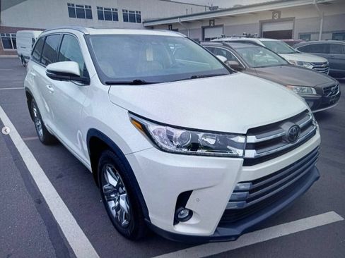 Used 2019 Toyota Highlander Limited Platinum AWD/4WD image 3