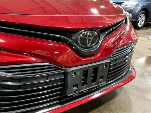 Used 2019 Toyota Camry LE image 30