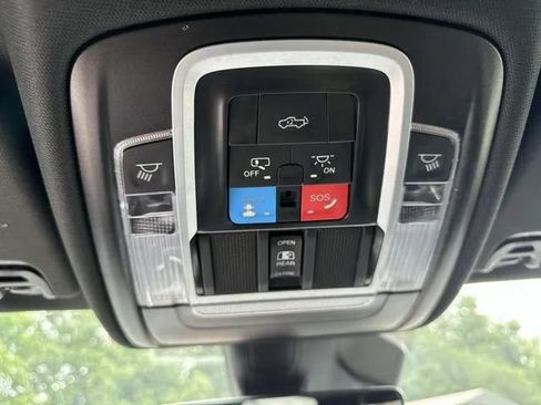 Used 2025 RAM 1500 Laramie AWD/4WD image 43