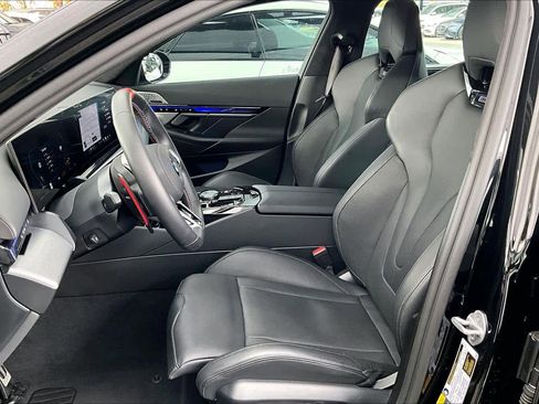 Certified 2025 BMW M5 w/ Executive Package image 13