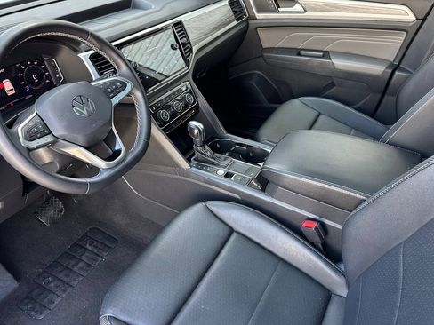 Used 2023 Volkswagen Atlas Cross Sport SE w/ Panoramic Sunroof Package FWD image 10