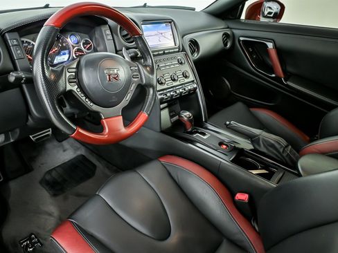 Used 2015 Nissan GT-R Black Edition image 21
