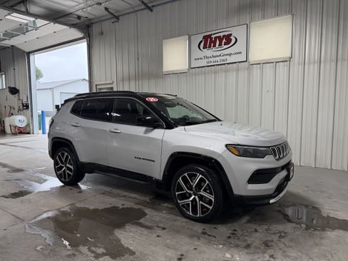 Used 2025 Jeep Compass Limited w/ Elite Group AWD/4WD image 1