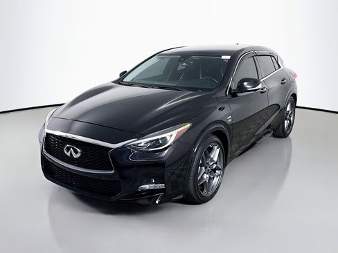 Used 2017 INFINITI QX30 Sport FWD image 4