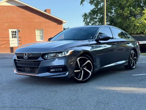 Used 2019 Honda Accord Sport image 2