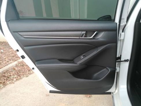 Used 2018 Honda Accord EX-L image 18