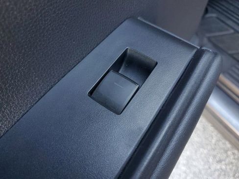 Used 2022 Toyota Highlander XLE image 17