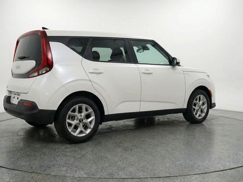 Used 2025 Kia Soul LX w/ LX Technology Package FWD image 9