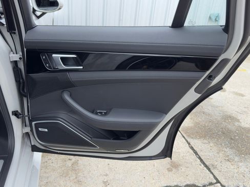 Used 2022 Porsche Panamera 4S w/ Premium Package image 52