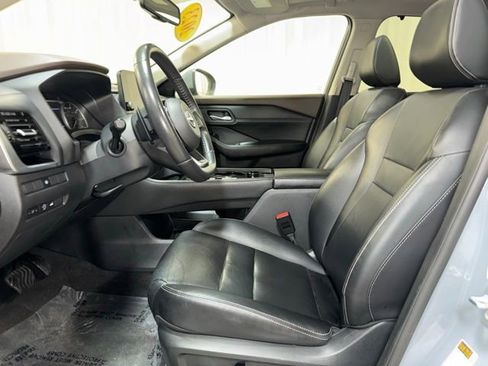 Used 2023 Nissan Rogue SL w/ SL Premium Package image 14