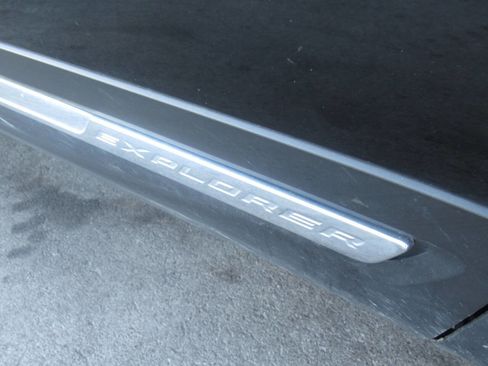 Used 2018 Ford Explorer Limited w/ Equipment Group 301A image 5