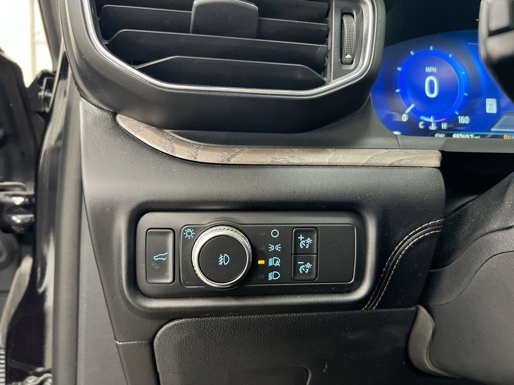 Used 2020 Ford Explorer Platinum w/ Premium Technology Package AWD/4WD image 18