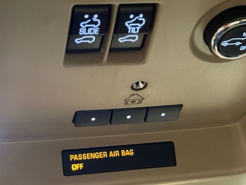 Used 2017 Chevrolet Suburban LT image 32