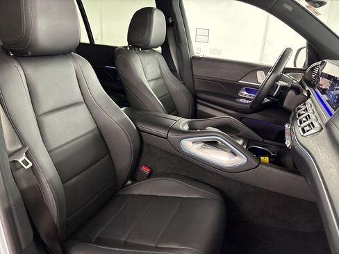 Used 2025 Mercedes-Benz GLS 450 4MATIC image 31