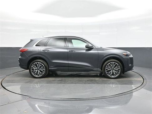 Certified 2025 Audi Q5 Premium w/ Convenience Package image 8