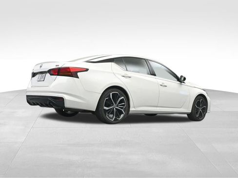 Used 2024 Nissan Altima 2.5 SR FWD image 13