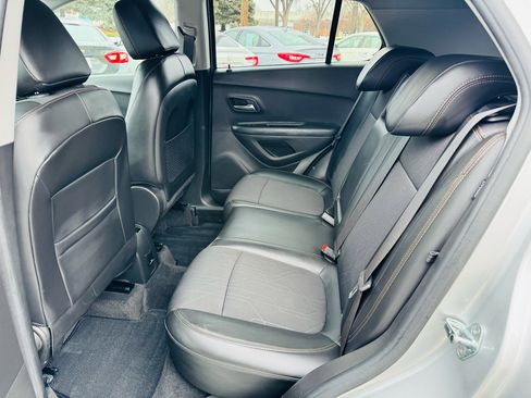 Used 2019 Chevrolet Trax LT w/ LT Convenience Package image 9