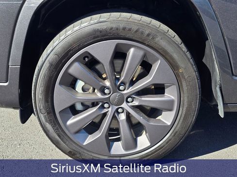 Used 2020 Jeep Cherokee High Altitude AWD/4WD image 9