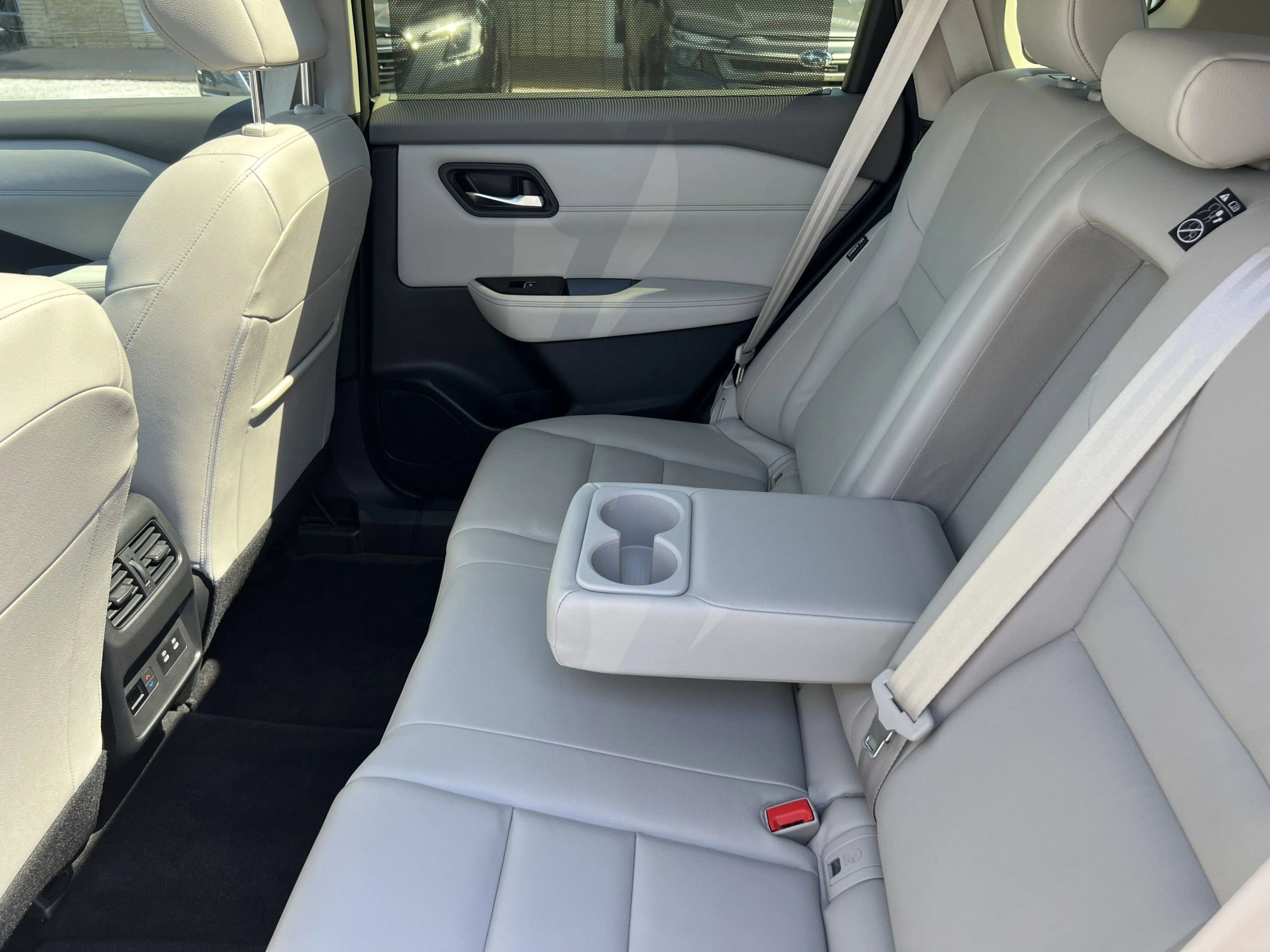 Used 2024 Nissan Rogue SL w/ SL Premium Package FWD image 33